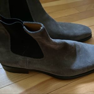 Men’s Magnanni Chukka boots in like new condition. Size 10.5